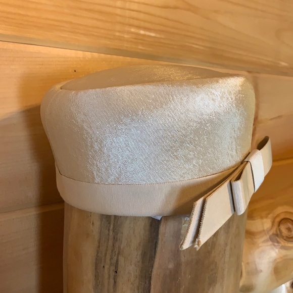 Vintage Mr. John Classic pillbox hat with bow - Picture 6 of 8